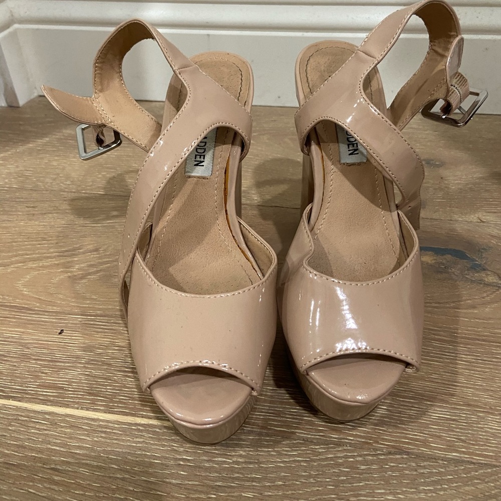 nude steve madden heels